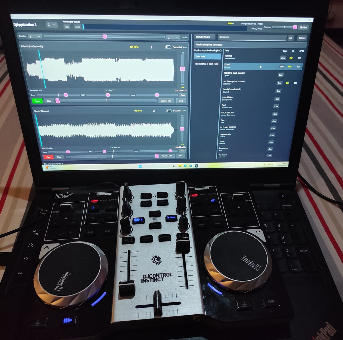 DjApplication3 piloté par une table de mixage Hercules DjControl Instinct